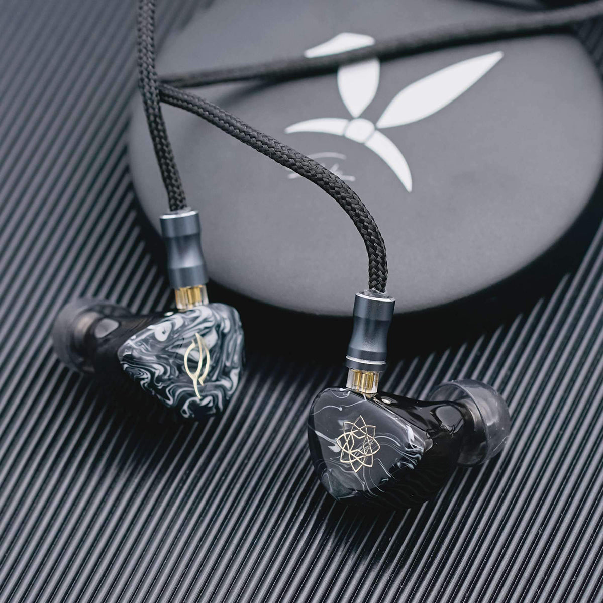 イヤホン SeeAudio Bravery SeeAudio Bravery 4 BA In-Ear Headphone (Open box) | Audio46