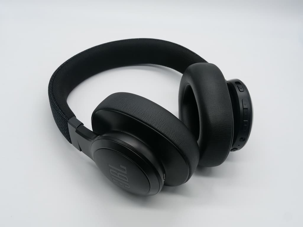JBL Live Review - Bluetooth Noise Cancelling Headphones