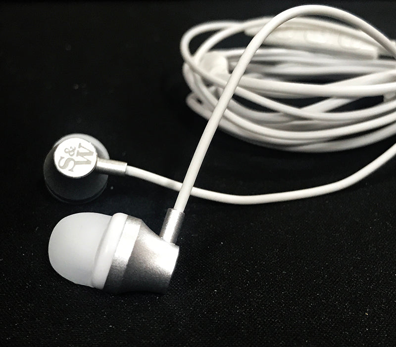 Strauss & Wagner SI201 with Apple MFi Certified Cable Review