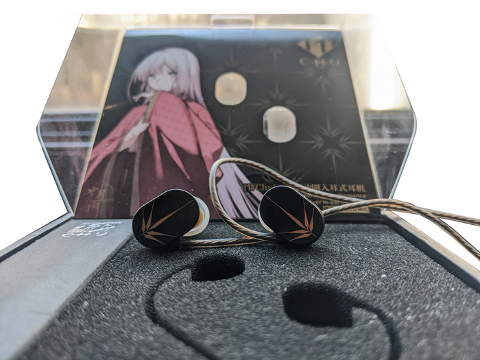 Moondrop Chu IEMs and package