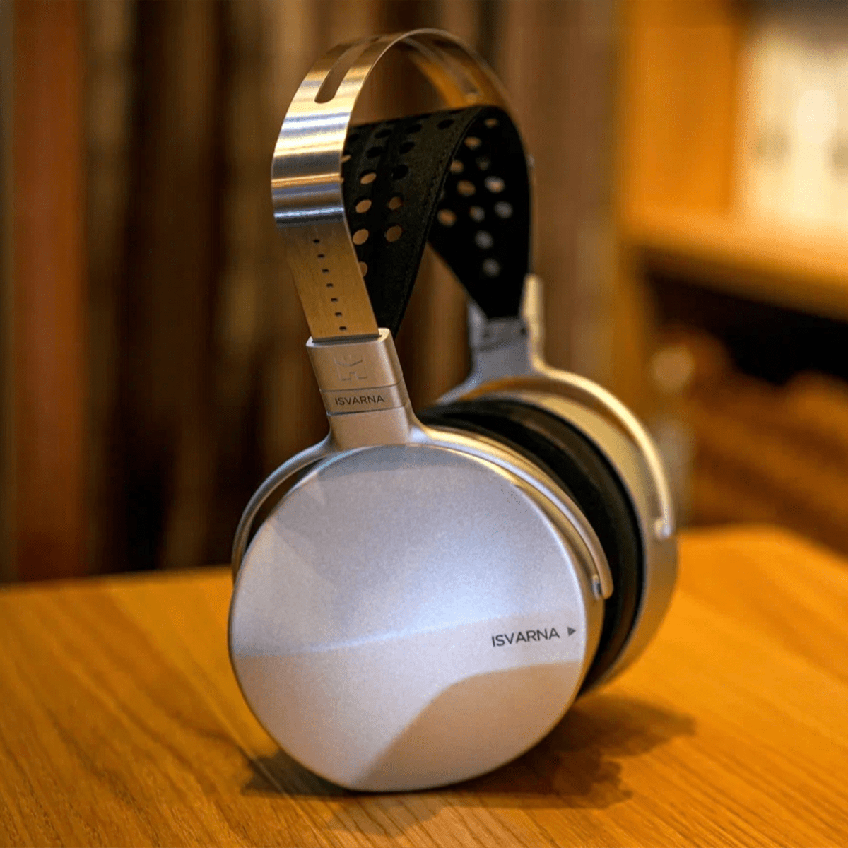 Hifiman Isvarna Closed-Back Planar Magnetic Headphones (Open Box Hifiman Isvarna Closed-Back Planar Magnetic Headphones (Open Box