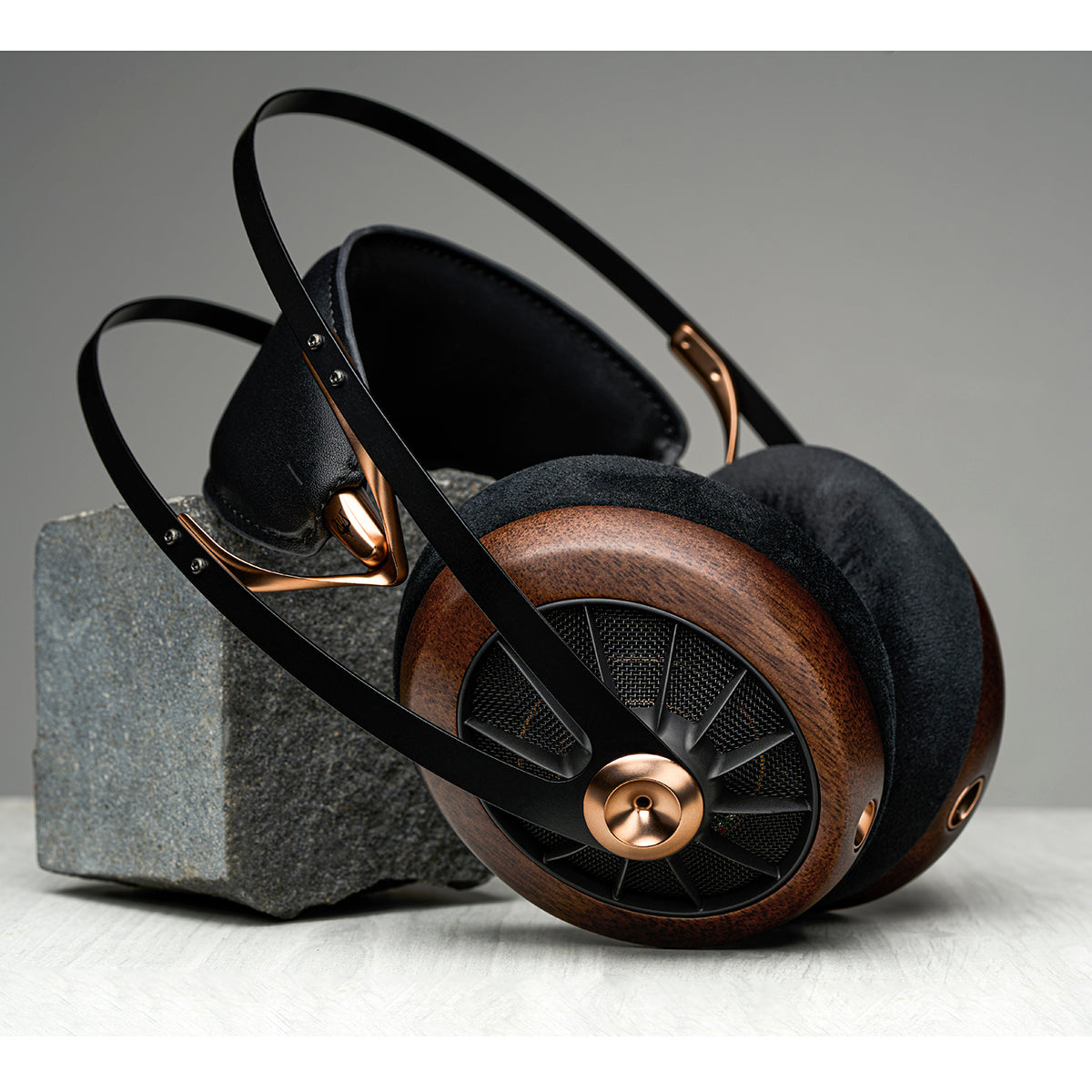 Meze 109 PRO Premium Package with 4.4mm Copper Balanced PCUHD